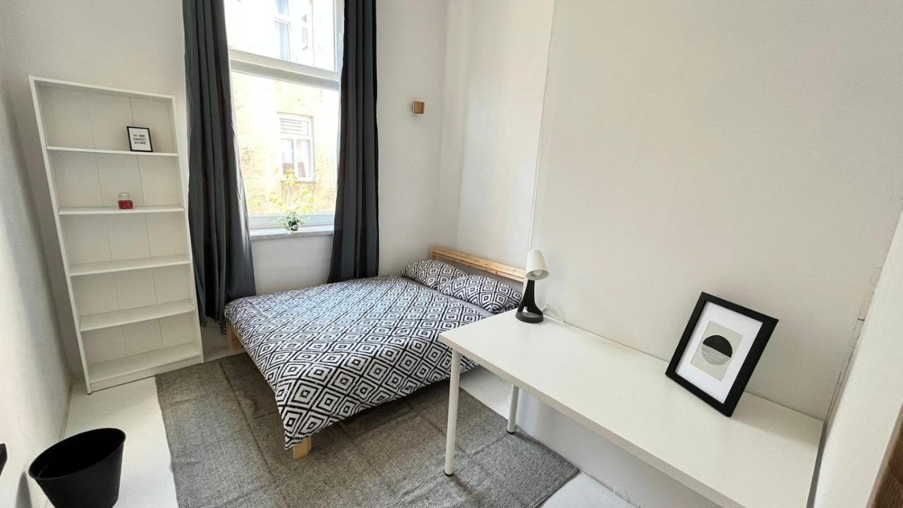 Nice Bedroom Near The Bus And Train Station Krasków Eksteriør bilde