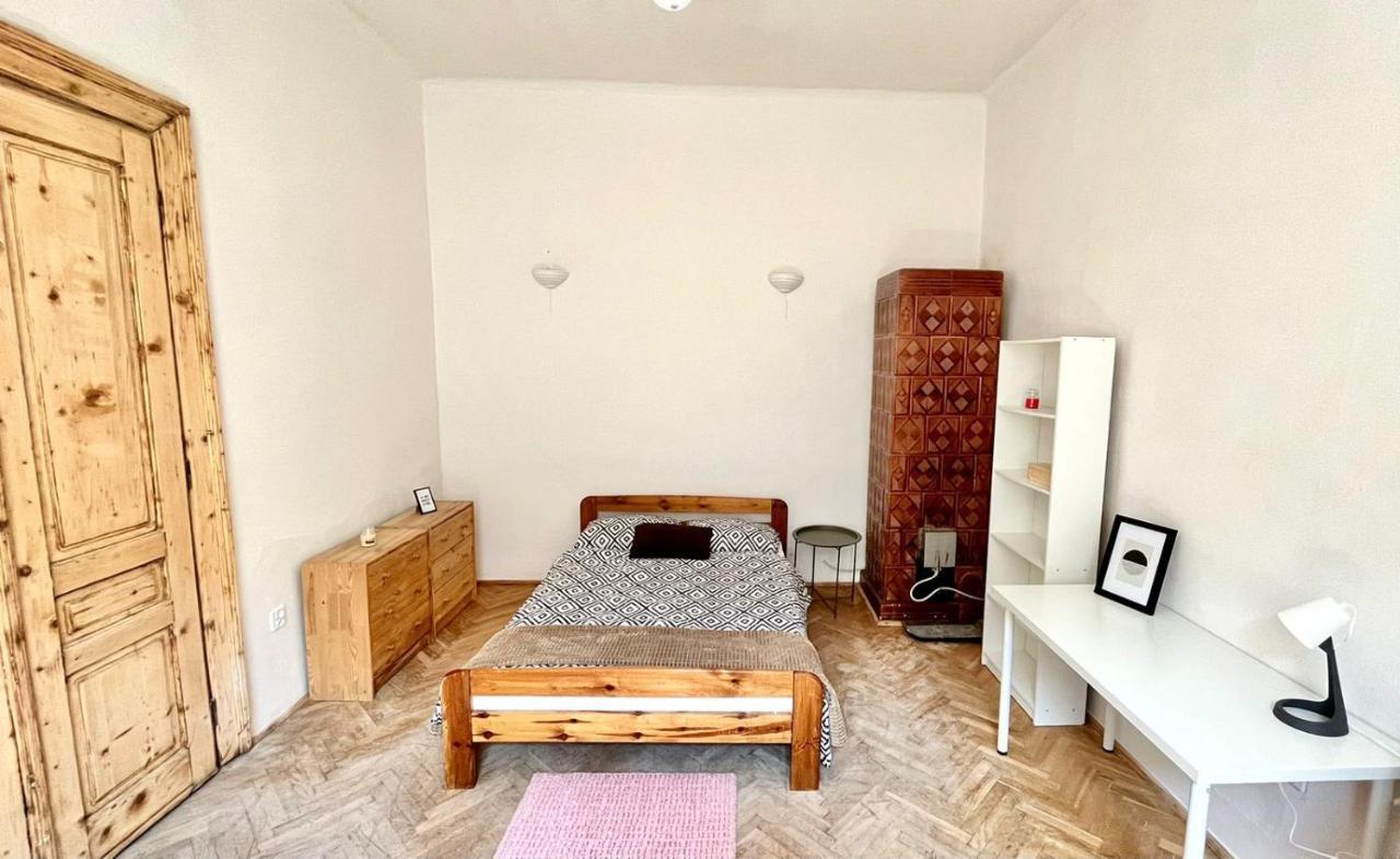 Nice Bedroom Near The Bus And Train Station Krasków Eksteriør bilde